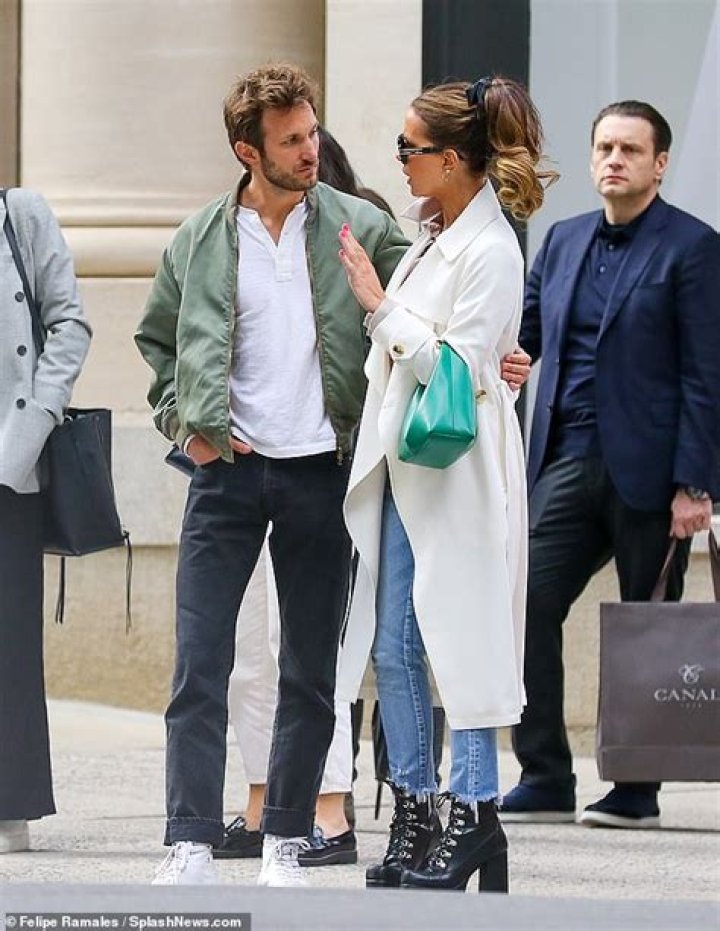 Kate Beckinsale And Victoria Beckham: A Stylish Duo